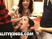 Orgiába torkollott a vacsora