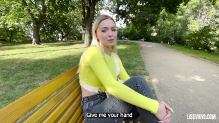 Szexi szöszi az utcáról